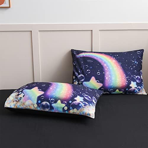 Um bom conjunto de edredom de galáxia noturno, skate de astronauta espacial, constelação colorida de