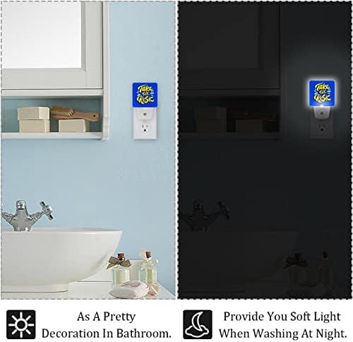 Pegue o Risco Blue Plug in Night Light Auto Dimmable Led Lights, luz noturna brilhante para o quarto do quarto