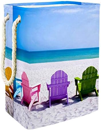 Cadeiras de praia à beira -mar do UNICEY