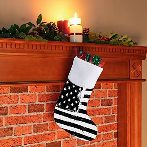 Bandeira -americana preta Meias de meia de Natal com lareira de pelúcia pendurada para a decoração da casa