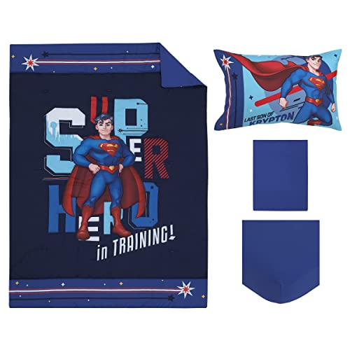 TUDO CRIANÇAS Superman Super Hero no Treinamento de Blue & Red Icon 4 Piece Ceddler Bed Set - Consolador, Folha