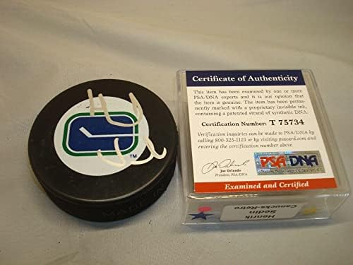 Henrik Sedin assinou o Vancouver Canucks Vintage Hockey Puck Auto. PSA/DNA COA 1A - Pucks NHL
