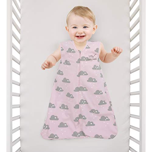 Sucumersault rosa e cinza nuvens All-Over impressas algodão vestível com um bordado Little Sleepy Head