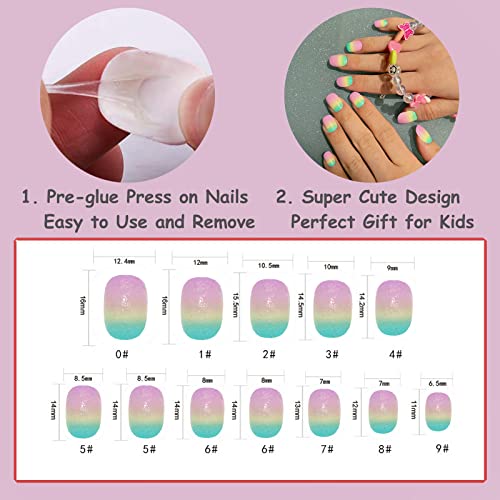 Misud Rainbow Press em unhas para crianças Pré-cola crianças pregos falsos garotas curtas unhas bling glitter cola em unhas gradiente rosa bastão em unhas falsas para adolescentes presentes 6-10 anos 24 pcs